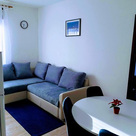 Apartments Tiho&Marija Tribunj  Bagian luar foto