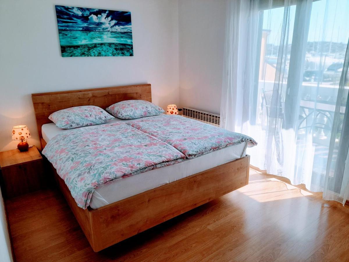 Apartments Tiho&Marija Tribunj  Bagian luar foto