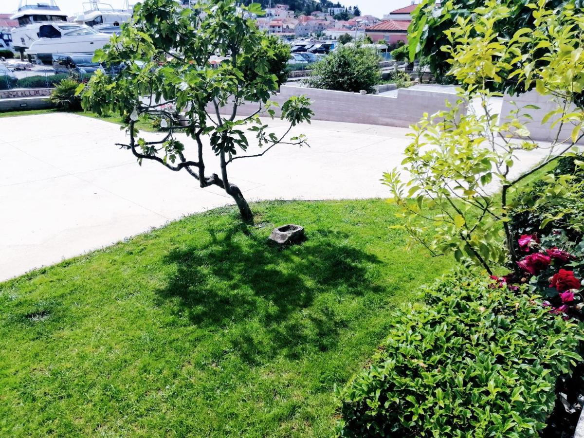 Apartments Tiho&Marija Tribunj  Bagian luar foto