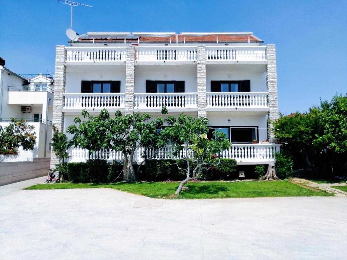 Apartments Tiho&Marija Tribunj  Bagian luar foto